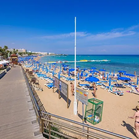 Silver Sands Penthouse Apartman *